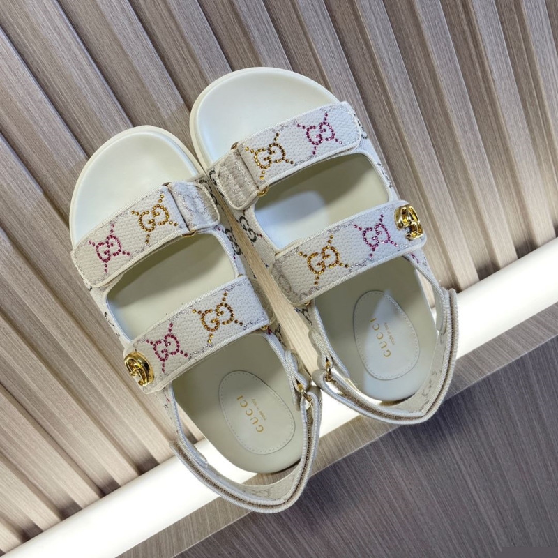 G*u*i sandals